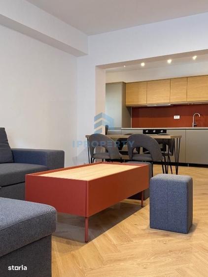 Apartament cu 3 camere în P-ța Victoriei