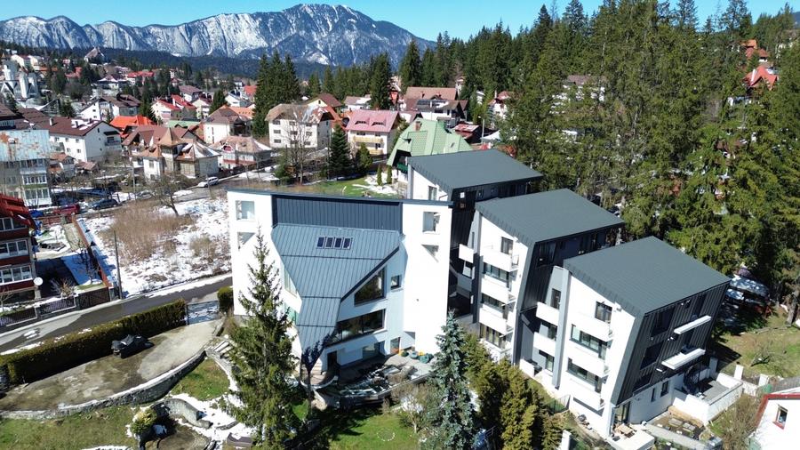 Apartament cu 6 camere decomandat în Clăbucet