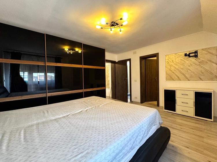 Duplex cu 5 camere cu Canalizare în Dumbrăvița