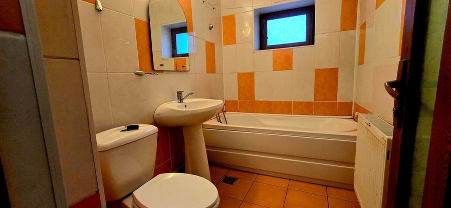 Apartament cu 4 camere decomandat în Central