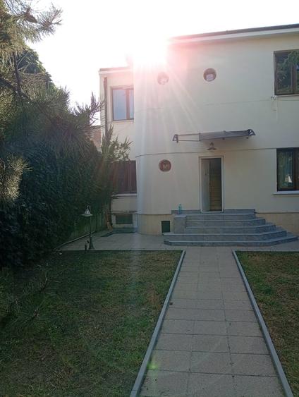 Casă cu 5 camere cu Teren 275 Mp în Tineretului