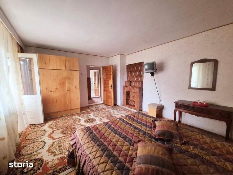 Casă cu 5 camere decomandat cu Teren 3500 Mp în Central
