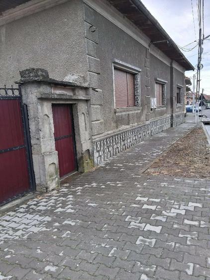 Casă cu Teren 2350 Mp în Lisa