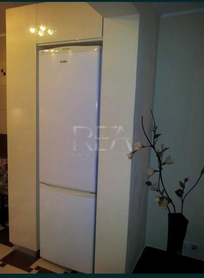 Apartament cu 3 camere decomandat, mobilat în Berceni
