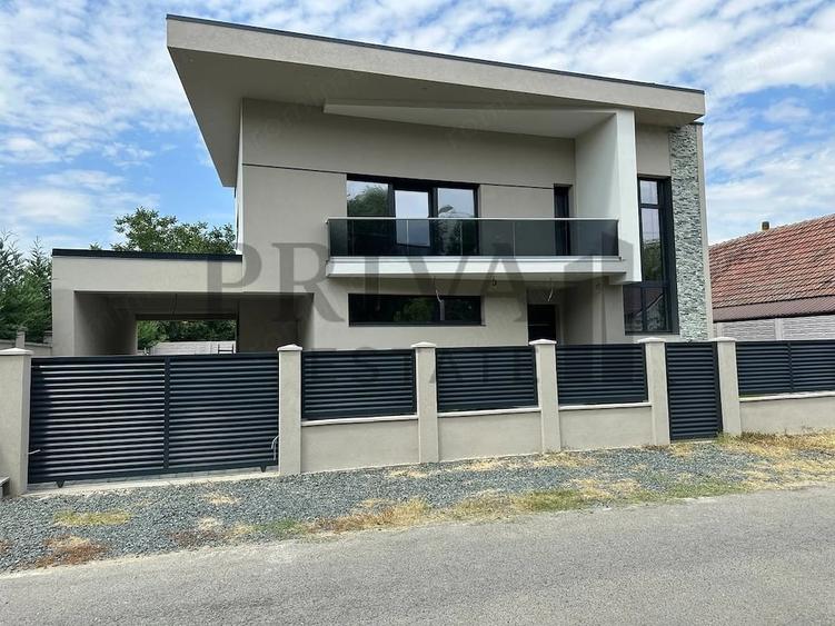 Casă cu 4 camere cu Teren 308 Mp în Central