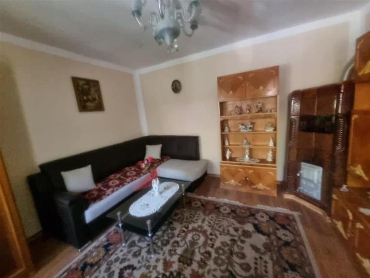 Casă individuală cu 6 camere cu Canalizare în Șercăița
