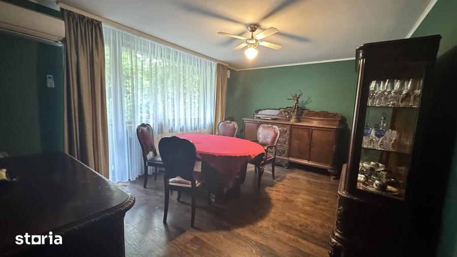Apartament cu 4 camere decomandat în Central