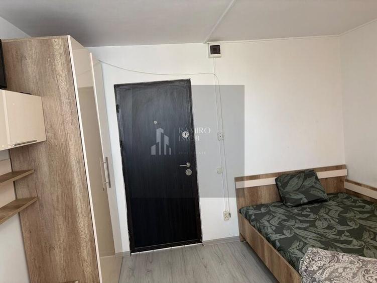 Garsonieră decomandată în Apărătorii Patriei