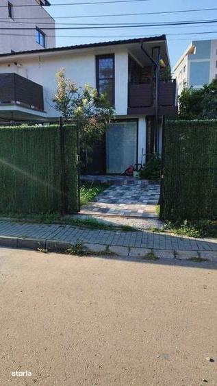 Casă cu 4 camere cu Teren 185 Mp în Central