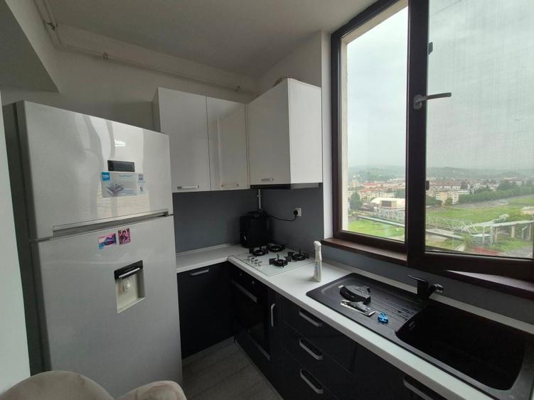 Apartament cu 3 camere decomandat, mobilat în Central