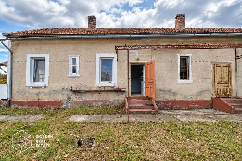 Casă individuală cu 4 camere cu Teren 1555 Mp în Central