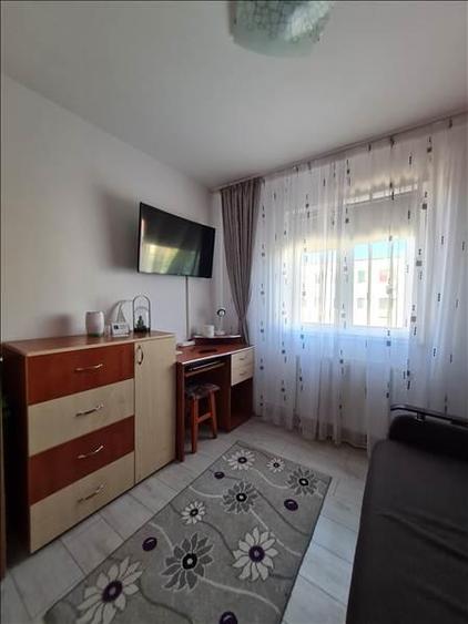 Apartament cu 2 camere semidecomandat, mobilat în Florilor