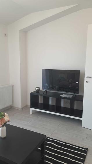 Apartament cu 3 camere decomandat în Dobroești
