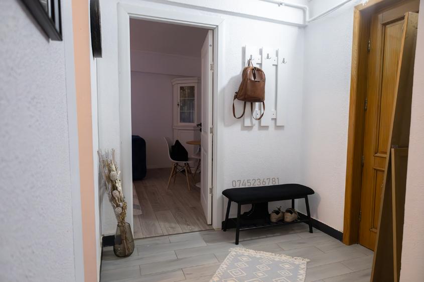 Apartament cu 2 camere decomandat, mobilat în Central