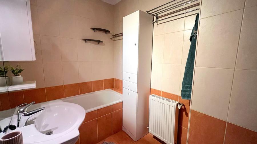 Apartament cu 3 camere decomandat, mobilat în Central