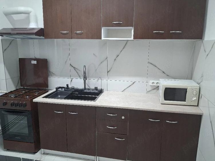 Apartament cu 3 camere semidecomandat în Central