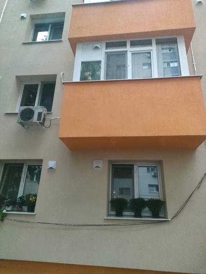 Apartament cu 3 camere decomandat în Dristor
