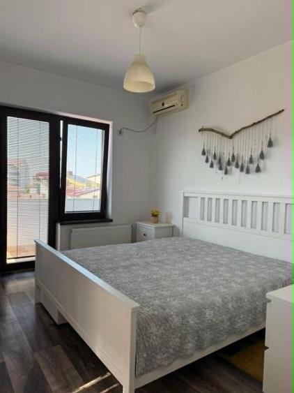 Calarasi-Decebal-7 minute metrou P-ta Muncii,apartament 2 camere,2 bai - 8