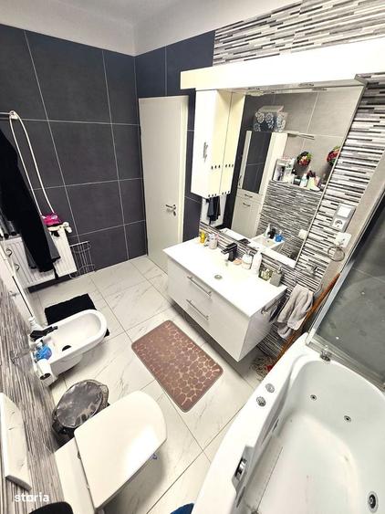 Casă cu 4 camere cu Teren 544 Mp în Central