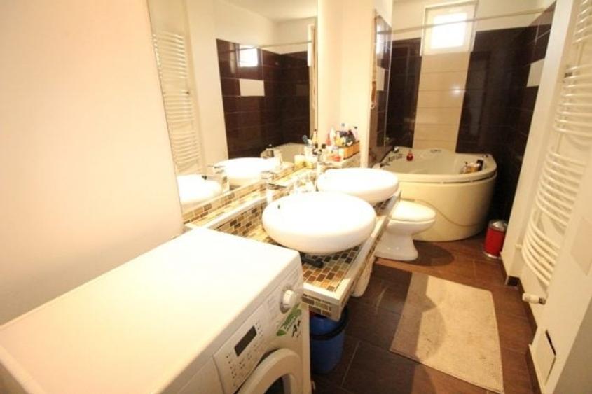Apartament cu 3 camere semidecomandat, mobilat în Alexandru Obregia