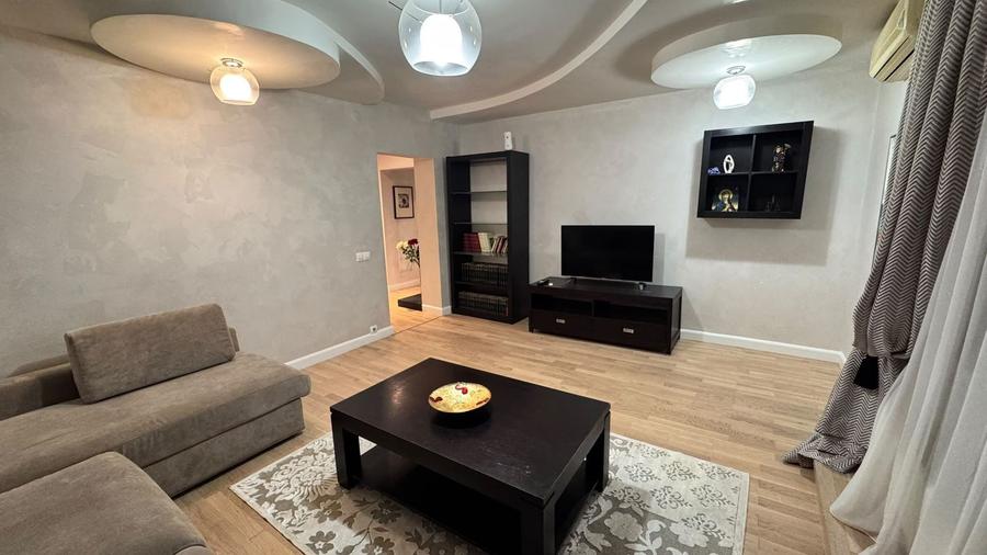 Apartament cu 3 camere în P-ța Muncii