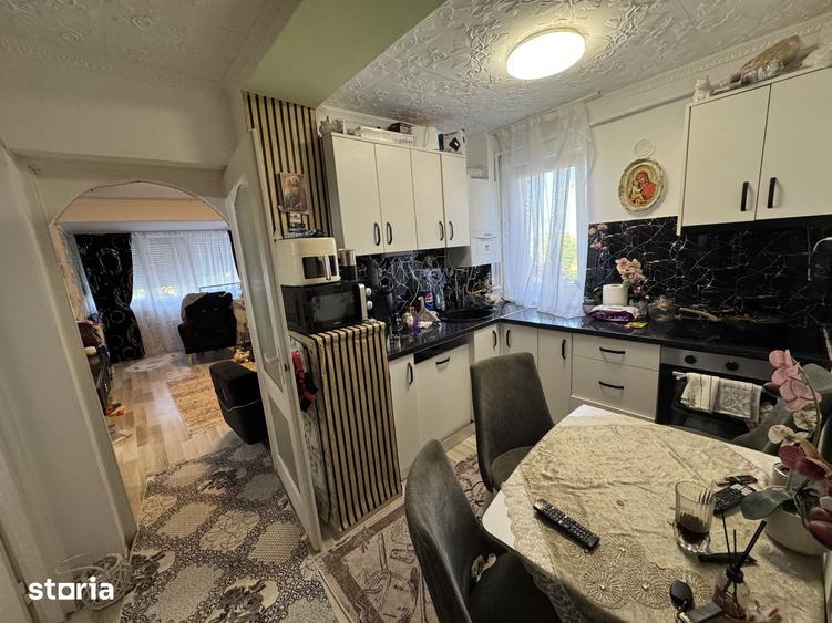 Apartament cu 2 camere semidecomandat în Botizului