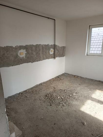 Apartament cu 3 camere decomandat în Bănești