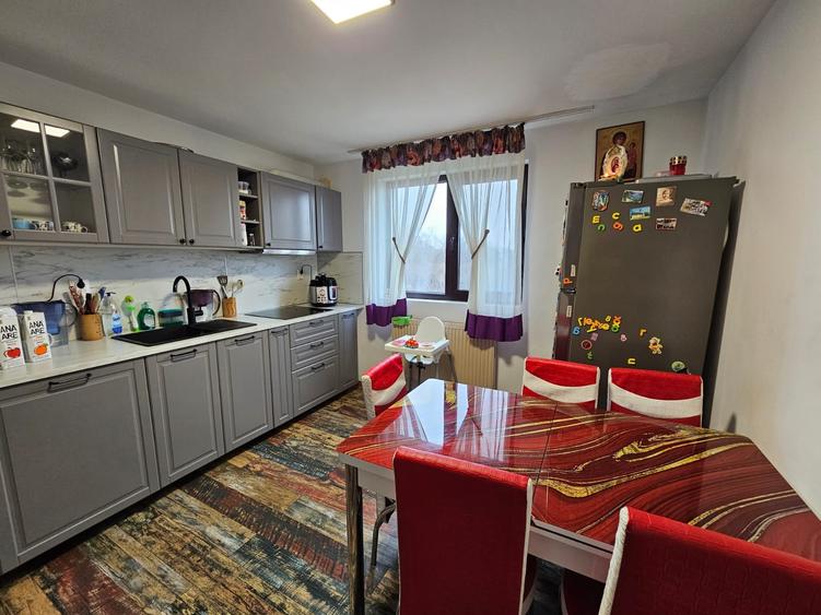Casă cu 8 camere cu Teren 2200 Mp în Crevedia