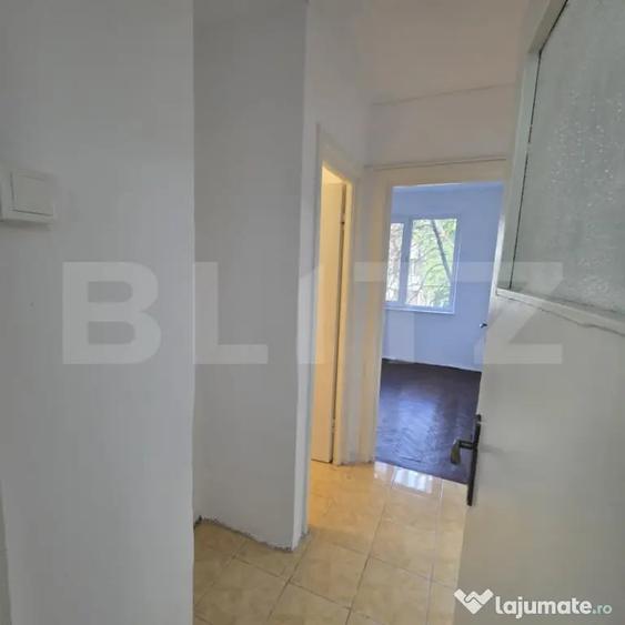 Apartament cu 3 camere semidecomandat în Central