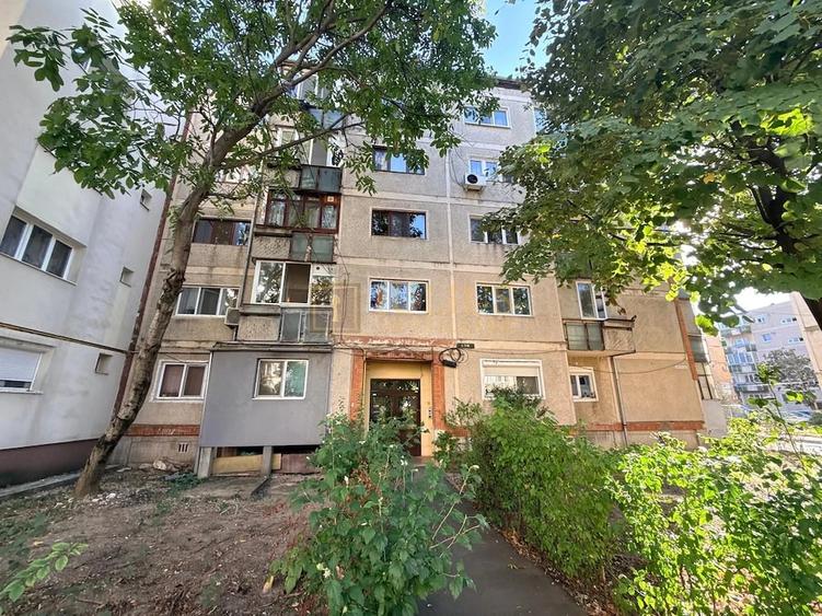 Apartament cu 2 camere decomandat în Soarelui