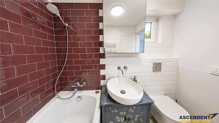 Apartament cu 2 camere semidecomandat în Centrul Civic