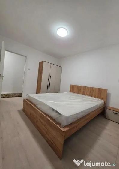 Apartament cu 3 camere semidecomandat în Colentina