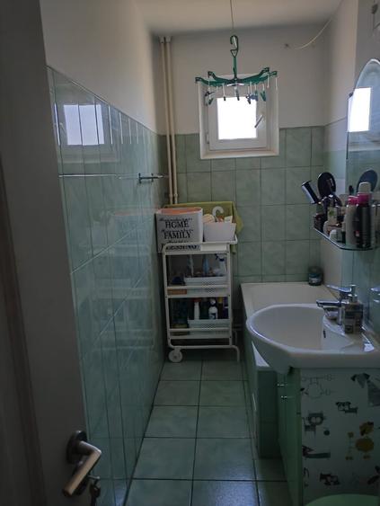 Apartament cu 3 camere semidecomandat, mobilat în Casa de Cultură