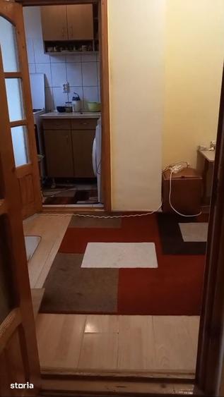Apartament cu 3 camere în Podu Roș