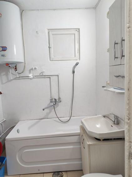 Apartament cu 2 camere decomandat în Petros