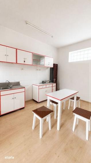 Casă cu 8 camere cu Teren 688 Mp în Pârneava