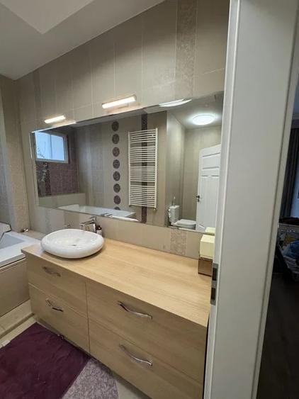 Apartament cu 3 camere decomandat, mobilat în Iancu Nicolae