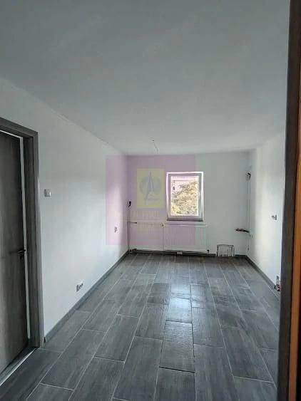 Garsoniera spa?ioasa de vanzare - Vitan, la cateva minute de Mall Vitan. - 2