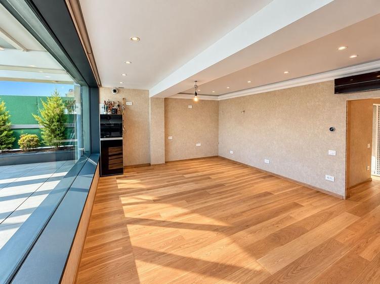 Apartament cu 4 camere decomandat în Barbu Văcărescu