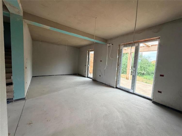 Duplex cu 5 camere cu Canalizare în Moșnița Nouă