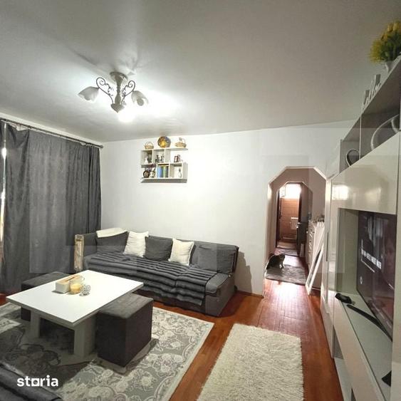 Apartament cu 3 camere semidecomandat în Central
