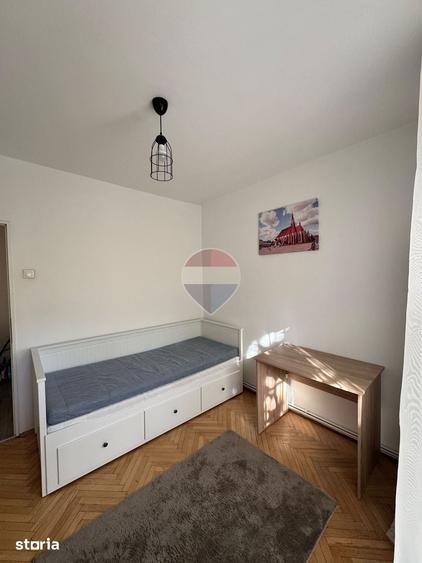 Apartament cu 3 camere decomandat în Gruia