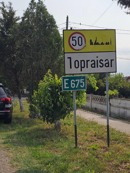 Teren Construcții intravilan de 5465 mp, în Topraisar