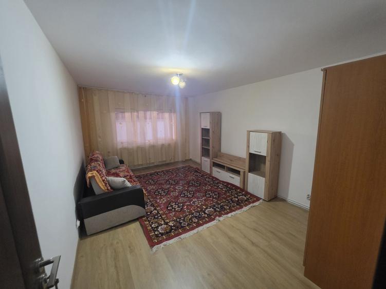 Apartament cu 2 camere decomandat în Exterior Vest