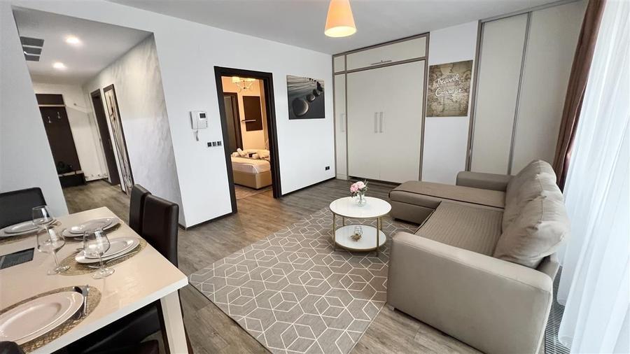 Apartament cu 2 camere decomandat, mobilat în Poiana Brașov