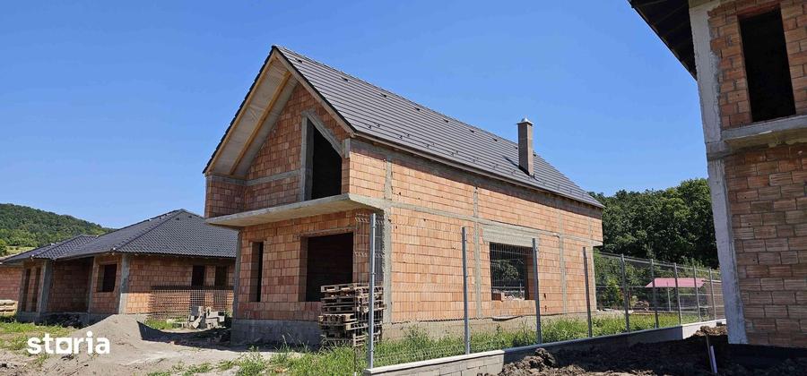 Casă cu 3 camere cu Teren 566 Mp în Corunca