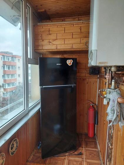 Apartament cu 3 camere decomandat în Tractorul