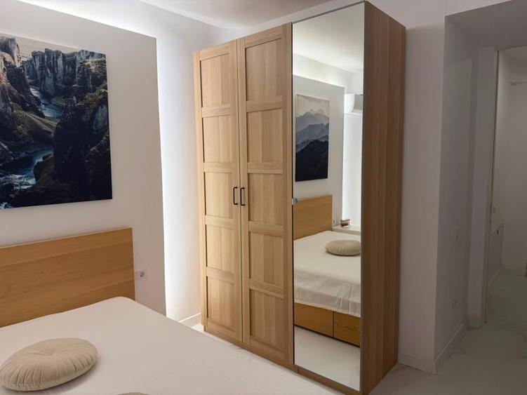 Apartament cu 2 camere semidecomandat, mobilat în Politehnica