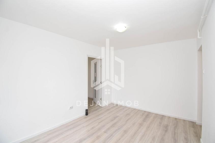Apartament cu 2 camere semidecomandat în Simeria