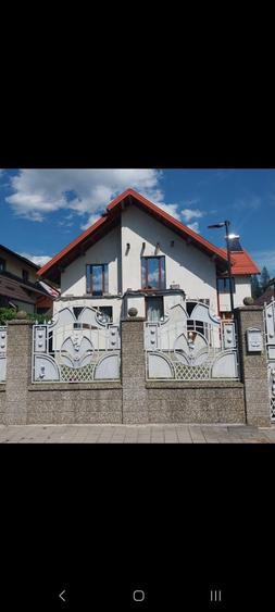 Casă cu 4 camere în Central